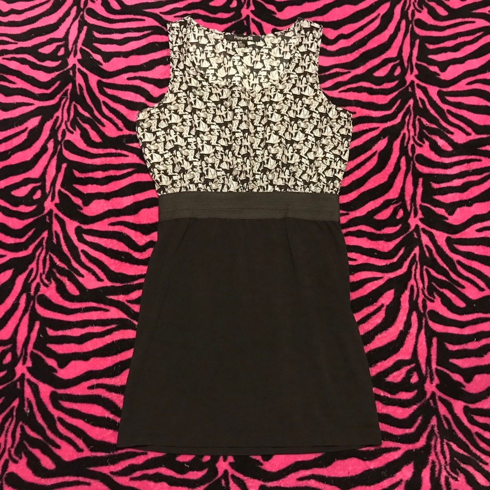 Forever 21 Black & White Dress Size Medium